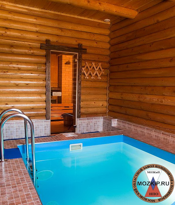 Деревянная бревенчатая баня с внутренним бассейном фото